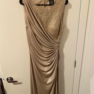 Adrianna Papell Gown Size 16